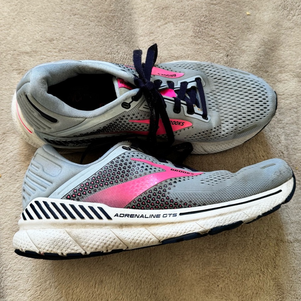 Brooks Womens Adrenaline GTS 22 Running Shoe Blue/Pink, Medium (B) US 8
